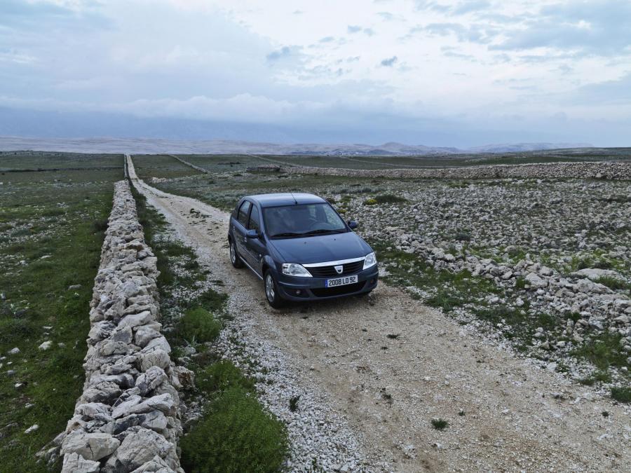  Dacia Logan 2008 года  (фото 37 из 81)